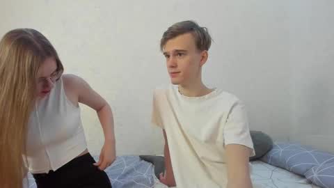 Yue Lang and Samm online show from February 17, 7:12 pm