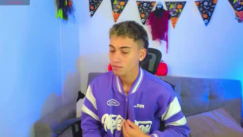 yulian_vasquez online show from October 29, 1:02 pm