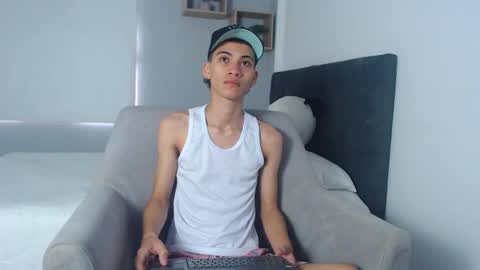 yulian_vasquez online show from March 7, 12:12 pm