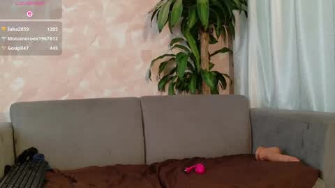 yuliethpetite online show from May 1, 8:58 pm