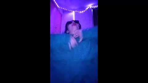 yulx_pops online show from May 30, 5:39 am