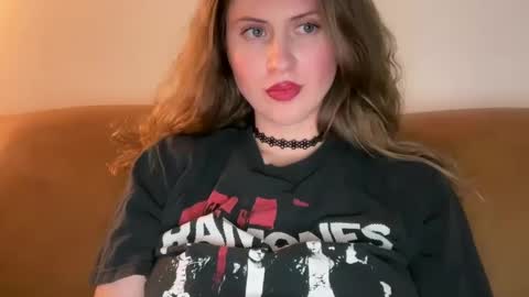 yumiandwolf online show from September 11, 3:52 am