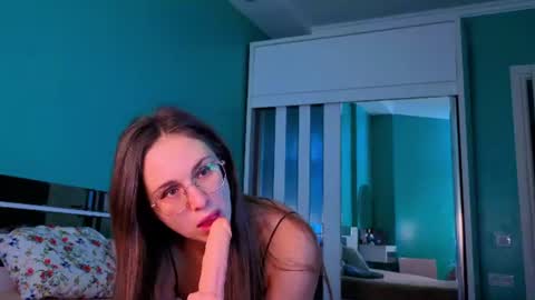 Yumi online show from August 3, 5:09 am