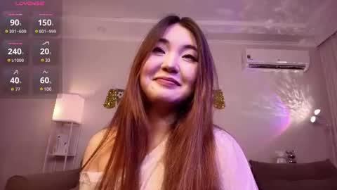 Yumi online show from June 19, 8:37 pm