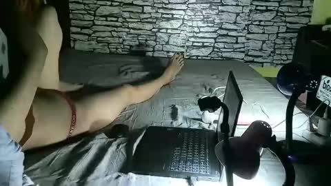 Snapshot of yummyhottiemom chatting on February 26, 10:27 am yummyhottiemom online show from February 26, 10:27 am