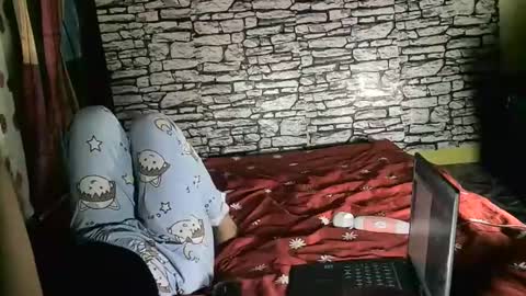 Snapshot of yummyhottiemom chatting on March 10, 10:39 am yummyhottiemom online show from March 10, 10:39 am