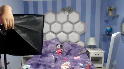 yvi online show from July 27, 12:46 pm