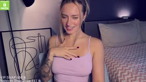 The Queen Bitch of the United Kingdom online show from December 3, 9:17 am