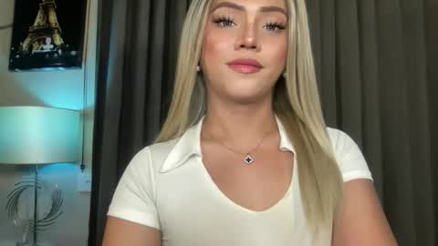 Miss Cali online show from November 18, 8:45 pm