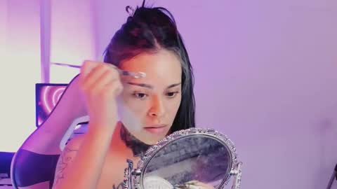 Snapshot of z_e_t_h_a chatting on October 31, 5:13 pm tazzie online show from October 31, 5:13 pm