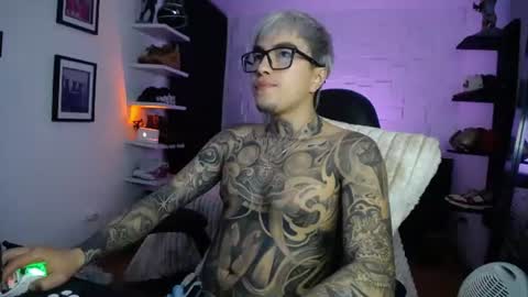 zac_muller1 online show from June 26, 12:05 am