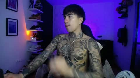 zac_muller1 online show from April 28, 4:06 am