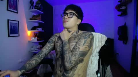zac_muller1 online show from April 26, 1:58 am