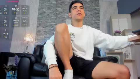 zack_joness10 online show from July 30, 5:08 am