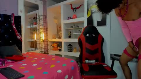 ZAIRA online show from November 18, 2:25 am