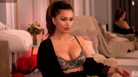 Zaira online show from April 25, 4:25 am