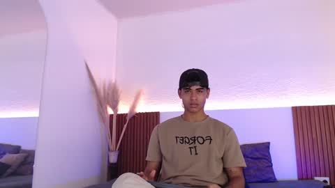 Snapshot of zander_2120 chatting on January 31, 2:07 pm Zander online show from January 31, 2:07 pm