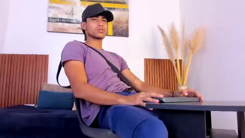 Snapshot of zander_2120 chatting on September 19, 1:59 pm Zander online show from September 19, 1:59 pm