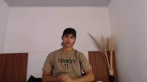 Snapshot of zander_2120 chatting on January 16, 1:36 pm Zander online show from January 16, 1:36 pm