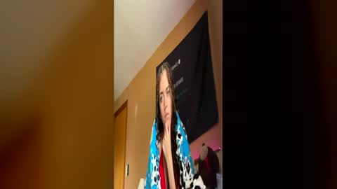 zaramaeee online show from May 6, 1:17 pm