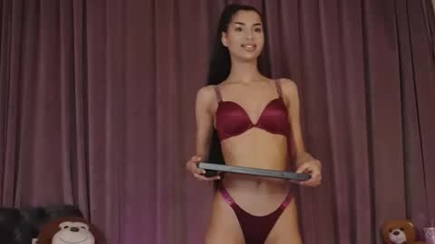 zariaavera online show from April 28, 8:13 pm