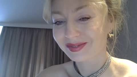 Zarina Swift online show from November 10, 4:59 am