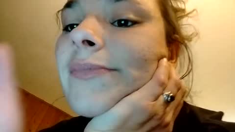 Snapshot of zellelajay2009 chatting on February 26, 6:26 pm KENDAL Kaylee online show from February 26, 6:26 pm