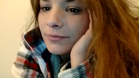 Snapshot of zellelajay2009 chatting on February 14, 12:19 am KENDAL Kaylee online show from February 14, 12:19 am
