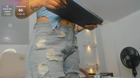 Zenda Evans online show from June 8, 3:51 am