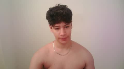 zeus_183 online show from May 2, 12:22 pm