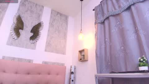 ZHAMIRA  ANDRES online show from June 29, 9:14 pm