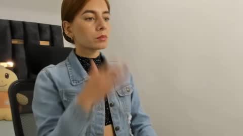 ziataylor online show from February 25, 11:15 pm