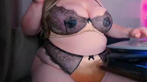 zinacorleone online show from June 22, 8:27 pm