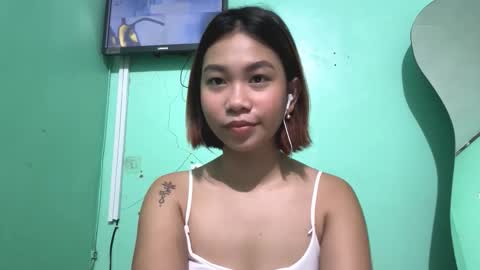 Mia online show from December 17, 2:02 pm