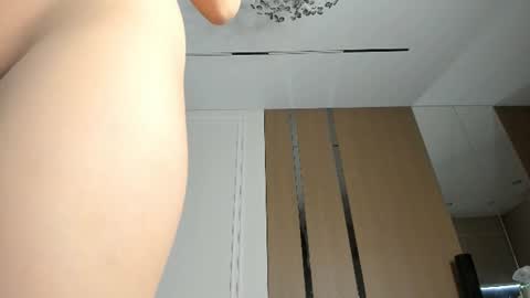 zirael_swan online show from June 29, 4:20 am