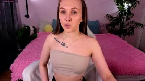 Zlata  Mon Tue Thu Fri Sun Sa GMT 3 0000pm - 0600pm  online show from April 29, 10:20 am