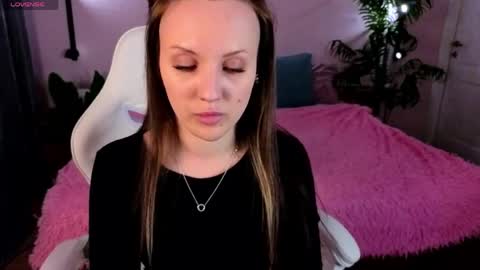 Zlata  Mon Tue Thu Fri Sun Sa GMT 3 0000pm - 0600pm  online show from April 25, 1:41 pm