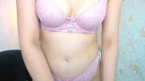 ZOE TAYLOR online show from July 17, 11:56 am