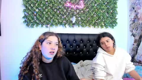 Zoe And Valeria online show from May 6, 5:19 pm