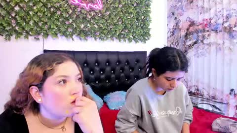 Zoe And Valeria online show from May 21, 4:02 pm
