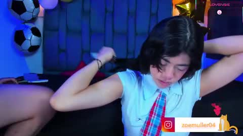 zoe_axel1 online show from July 15, 7:51 pm
