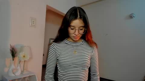 zoe_dear online show from May 1, 11:10 pm