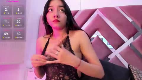 zoe_evaanss_ online show from June 17, 7:19 pm