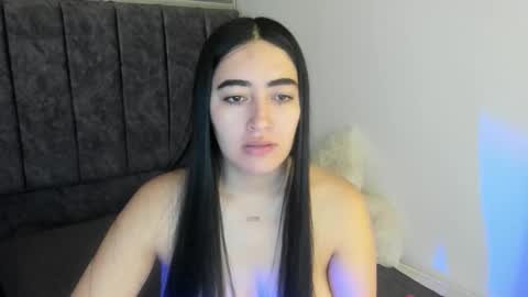 zoe_jones7 online show from October 28, 12:22 am