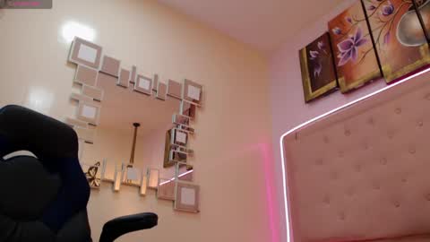 ZOE online show from April 17, 10:01 pm