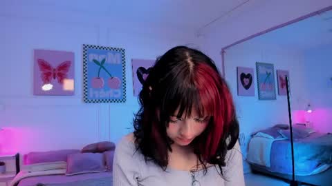 Zoe Lynch online show from June 23, 12:33 pm