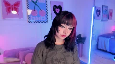 Zoe Lynch online show from July 2, 12:21 pm