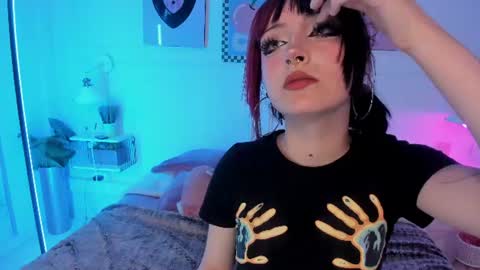 Zoe Lynch online show from July 10, 12:10 pm