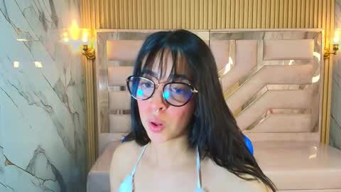 Snapshot of zoe_r_ chatting on October 10, 3:56 am Zoe online show from October 10, 3:56 am