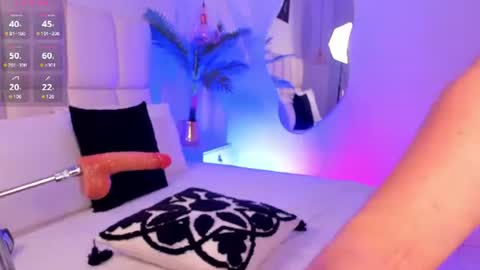 Zoe online show from July 14, 6:35 pm